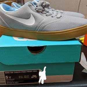 Nike checks  unisex sneaker size(US 4,5,6)